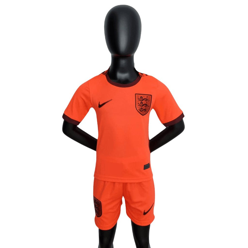 Kit Infantil Inglaterra Laranja 22/23 - Nike - FutStore Oficial!